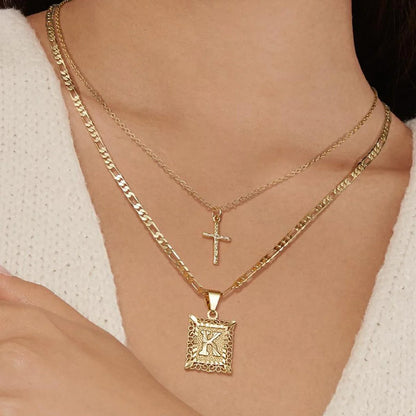 Conjunto de Colar com Inicial e Cruz – 2 Peças