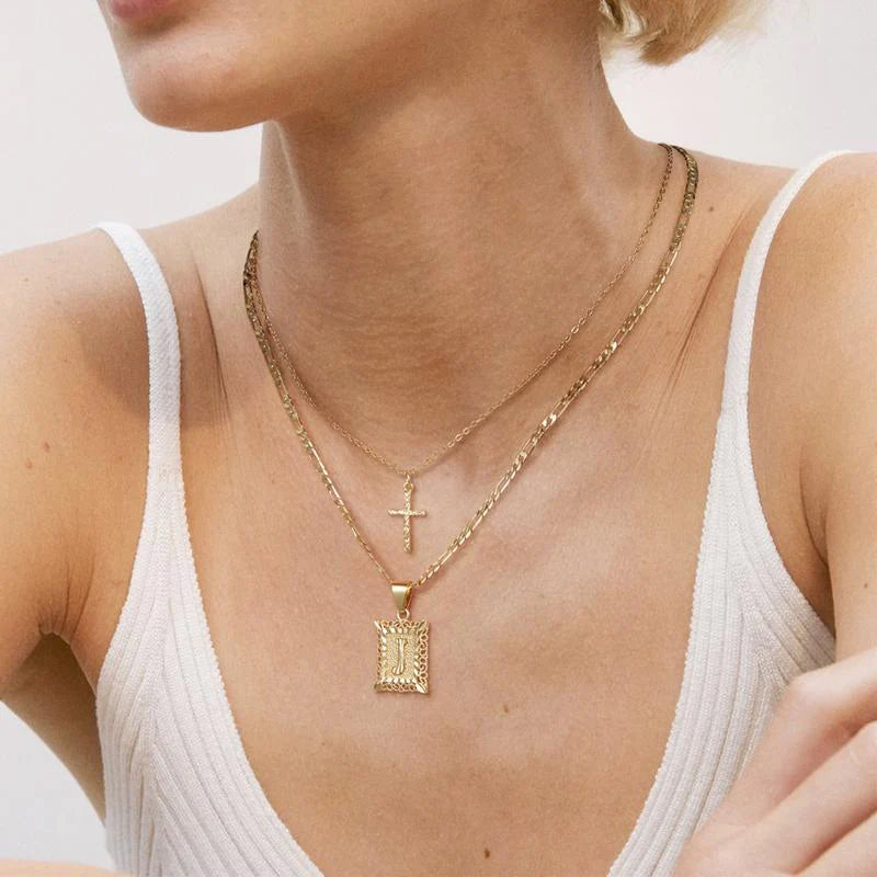 Conjunto de Colar com Inicial e Cruz – 2 Peças