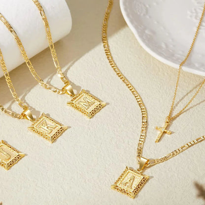 Conjunto de Colar com Inicial e Cruz – 2 Peças
